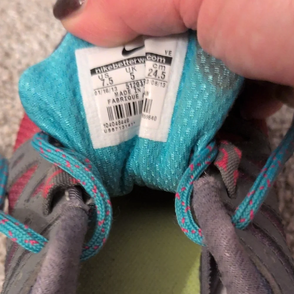 Nike Women's  Pink and Teal Trail Shoes - Picture 7 of 9